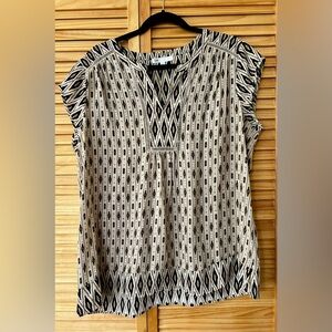 DR2 Black and Cream Geometric Women's Top